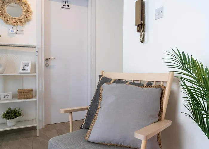 Orchid's Cozy & Balcony In Larnaca