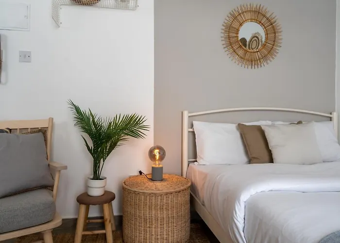 Orchid's Cozy & Balcony In Apartment Larnaca