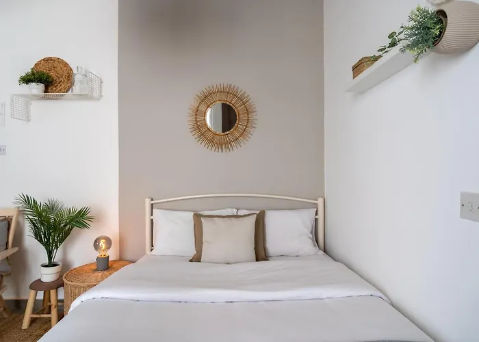 Orchid's Cozy & Balcony In Apartment Larnaca